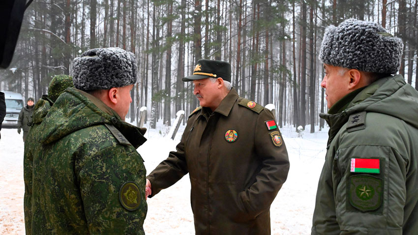Лукашенко лично проверяет боеготовность Вооружённых Сил