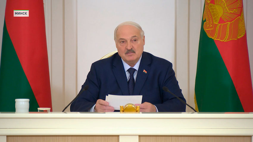 Лукашенко собрал совещание с руководством Совета Министров