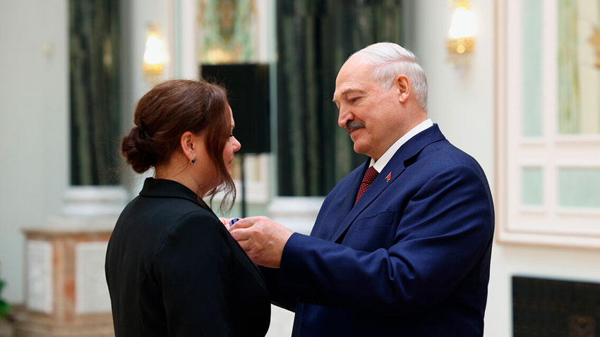 «Мы, мужики, готовы для вас сделать все!» Президент поздравил белорусок с наступающим 8 Марта