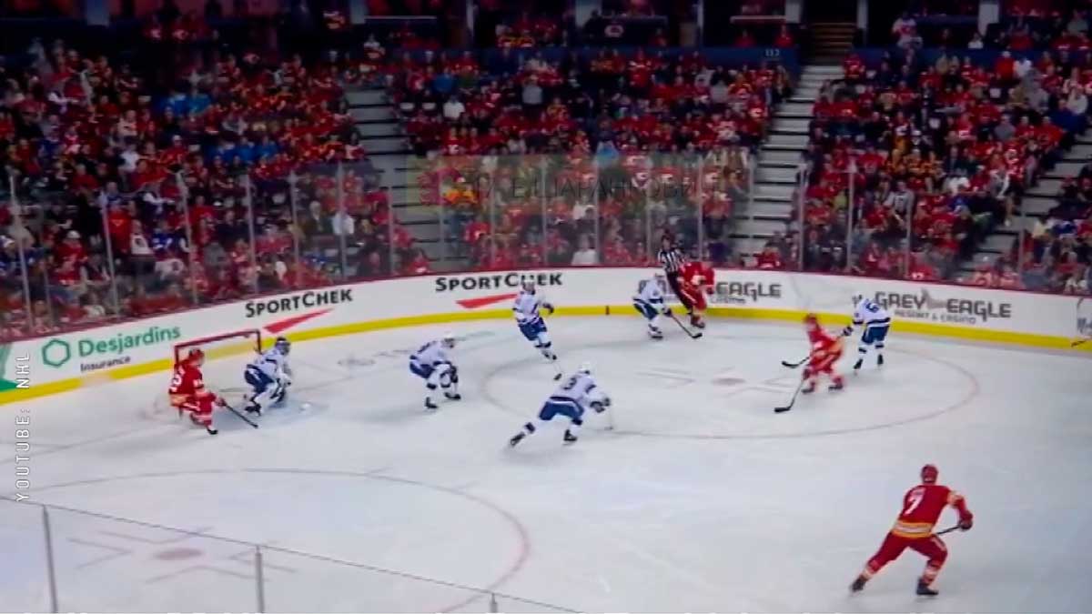 Егор Шарангович помог «Калгари» обыграть «Тампу» в НХЛ