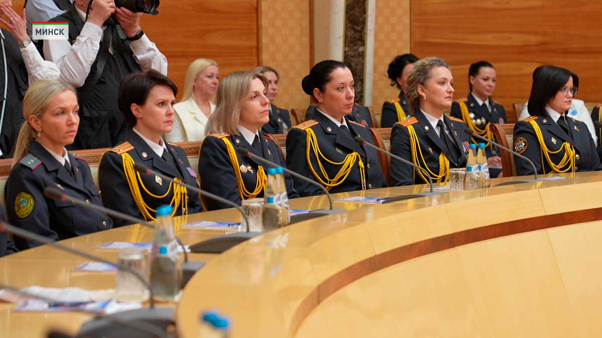 В Национальной библиотеке провели торжественный прием многодетных матерей, служащих в ОВД и МВД