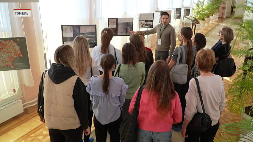 Выставка о сожженных во время Великой Отечественной деревнях в Гомельской области открылась во Дворце Румянцевых и Паскевичей