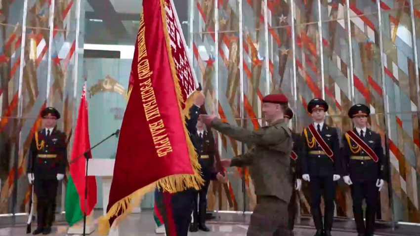 Боевое Знамя вручили войсковой части 3033 внутренних войск МВД