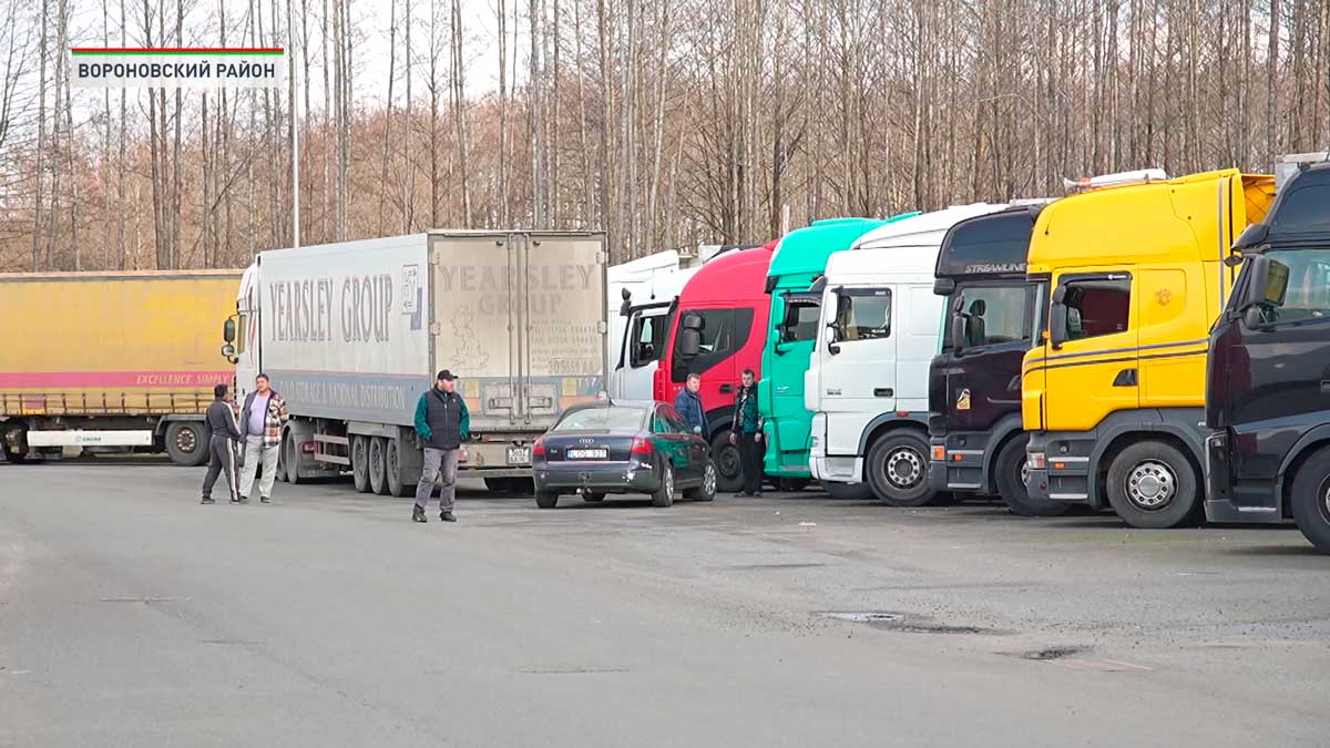 Лукашенко: за стоянку заплатили – забирайте! Литовские перевозчики начали прибывать за фурами