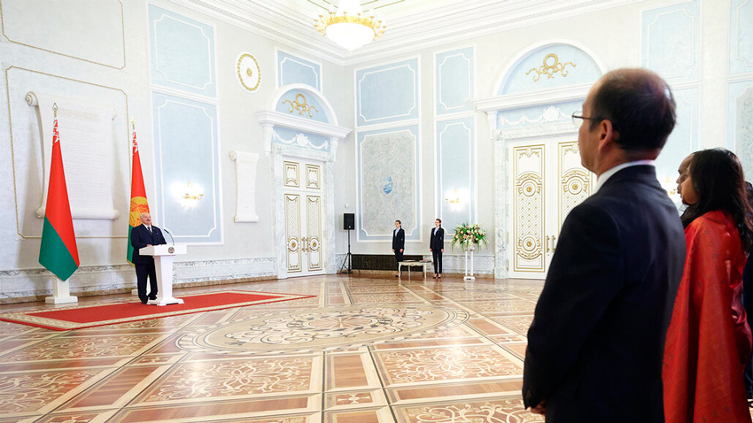 Лукашенко принял верительные грамоты от послов 10 государств