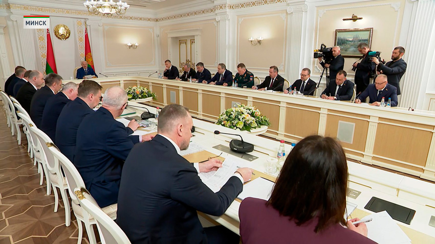 Лукашенко собрал совещание по вопросам развития БНБК