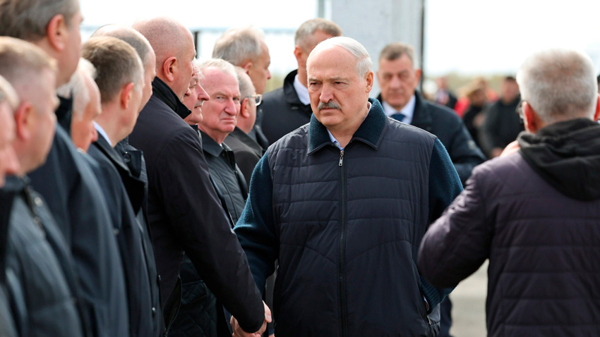 Лукашенко: в Беларуси нужно восстановить сельхозтехники в каждом районе