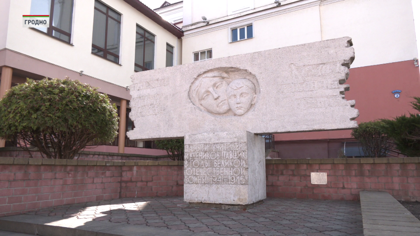 В преддверии 81-й годовщины Дня Победы во всех уголках страны приводятся в порядок и обновляются памятники и воинские захоронения, связанные с Великой Отечественной войной