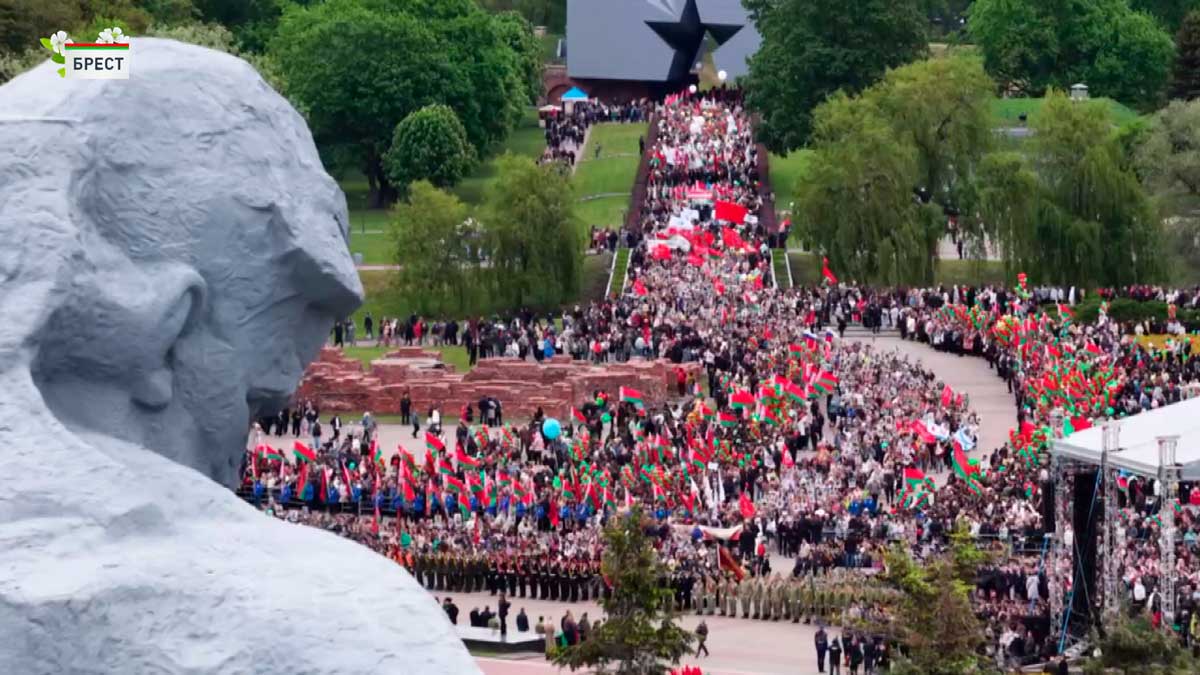 Праздник гремит во всех областях Беларуси – как встретили День Победы в регионах