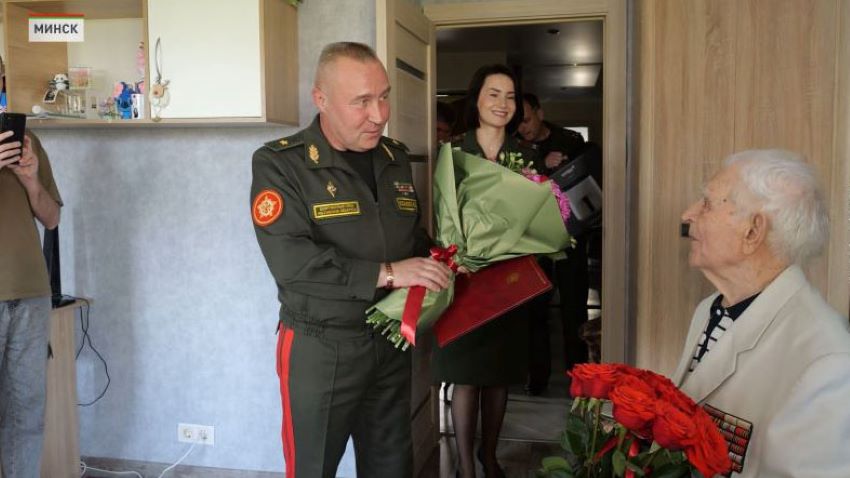Представители Минобороны поздравили ветерана ВОВ Михаила Шашкова со 100-летним юбилеем