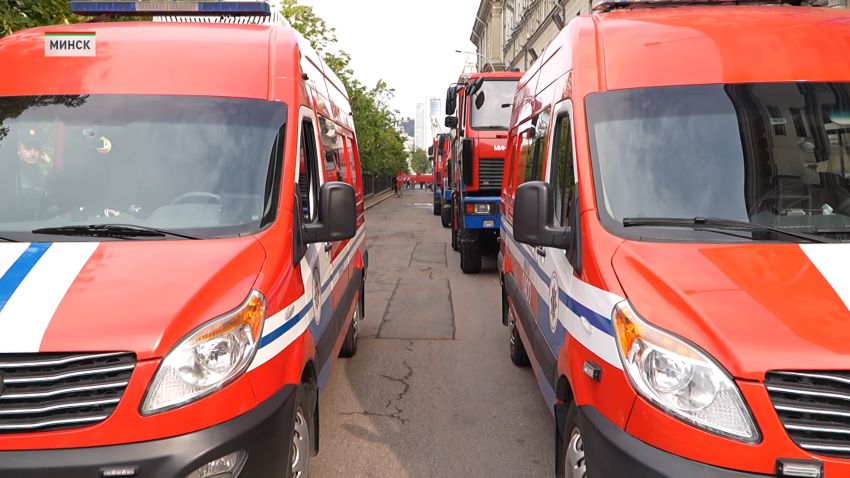 Для тушения пожара на ул. Ленина в Минске задействовали 20 спецмашин