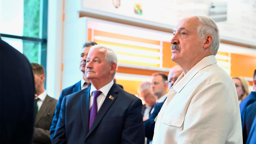 Президент проинспектировал Брестский электроламповый завод