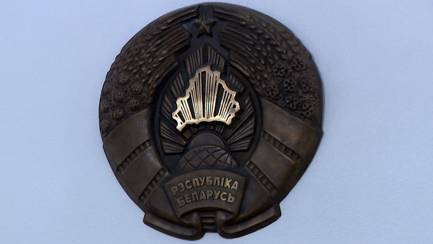Подготовка военных, обстановка на границе и помощь аграриям – подробности доклада министра обороны главе государства
