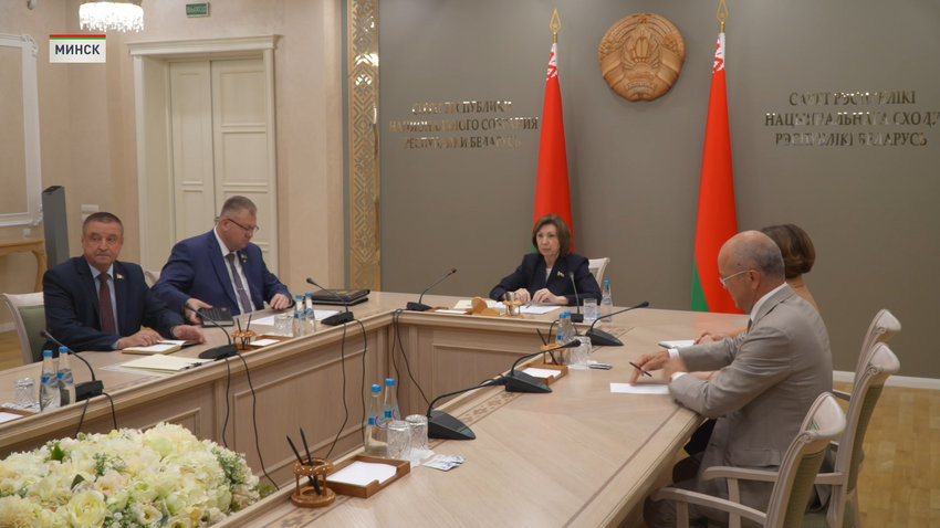 Не контроль, а помощь аграриям! Наталья Кочанова поставила задачи депутатскому корпусу
