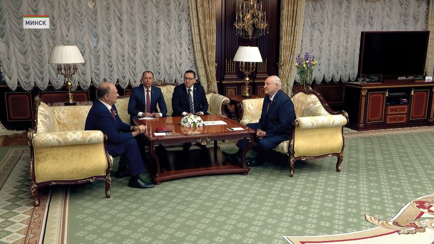 Зюганов вручил Лукашенко Ленинскую премию ЦК КПРФ