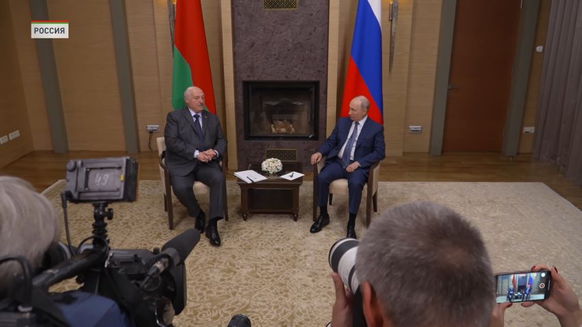 Лукашенко на встрече с Путиным позитивно оценил совместную работу правительств Беларуси и России