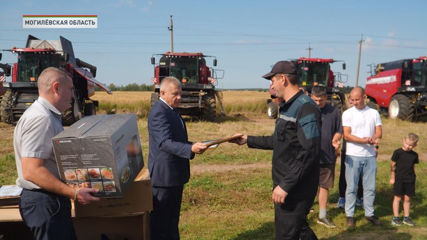 В Могилевском районе чествовали лучшие механизированные отряды 