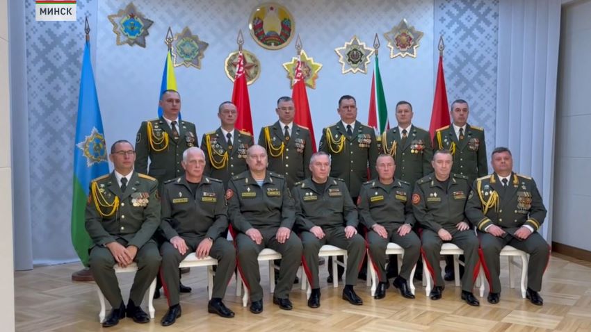 Виктор Хренин вручил государственные награды военнослужащим Вооруженных Сил