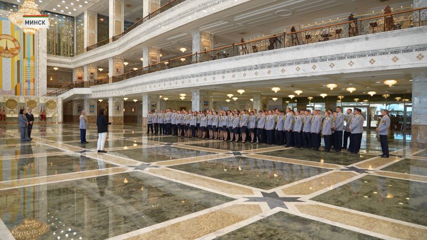 Белорусские следователи посетили с экскурсией Дворец Независимости