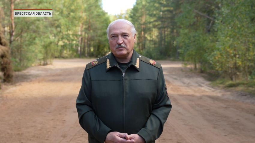 «Люди нас поддерживают». Лукашенко рассказал о результатах масштабного социсследования в Беларуси