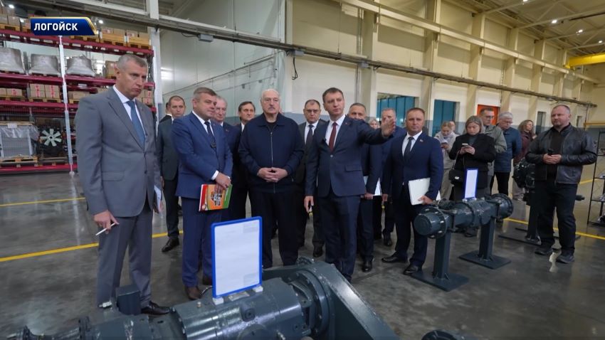 «Без вас в лесу мы работать не сможем». Лукашенко посетил «АМКОДОР-ЛЕСМАШ»