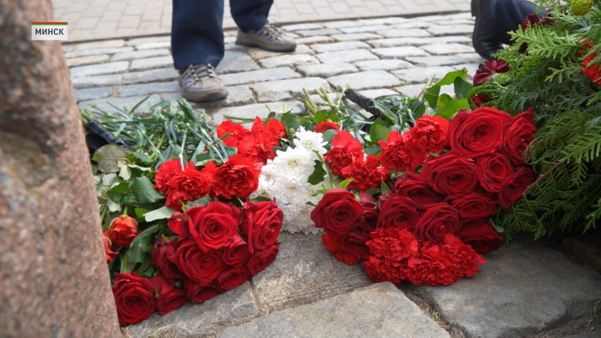30 лет мемориалу на Острове Мужества и Скорби: в Минске состоялось торжественное шествие