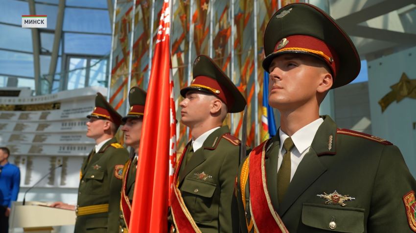 В Минске торжественно принесли присягу 24 вновь назначенных судебных исполнителя