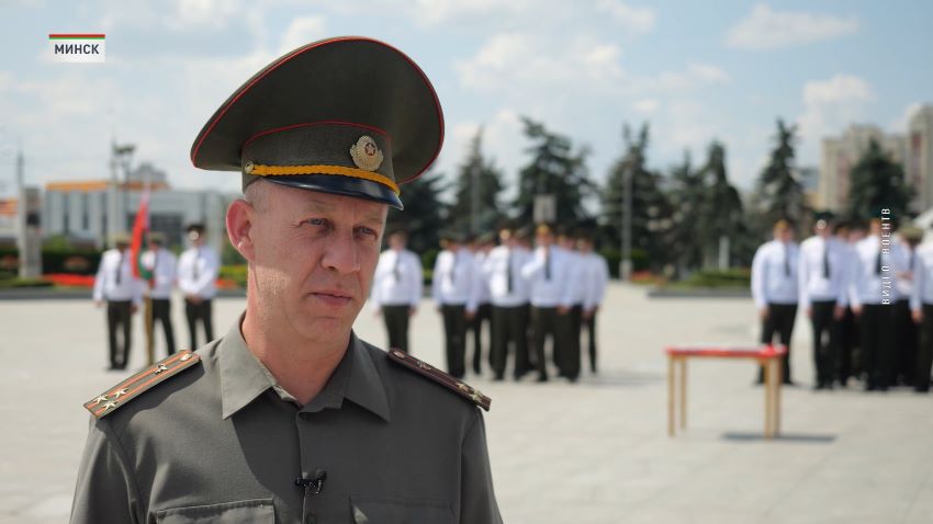 29 лейтенантов-медиков получили дипломы о высшем образовании на площади Госфлага
