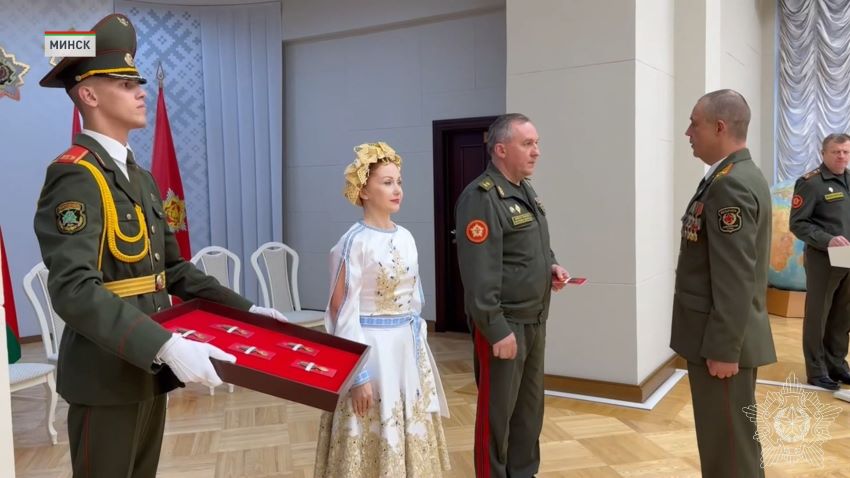 Виктор Хренин вручил государственные награды военнослужащим Вооруженных Сил