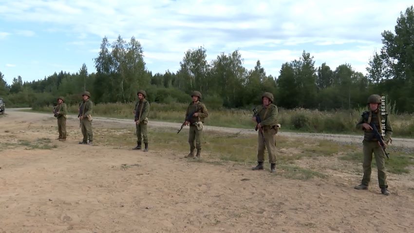 Вольфович провел встречу с сельхозспециалистами на военных сборах