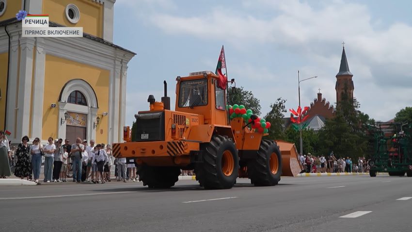 От мощных комбайнов до экспозиции в картинной галерее – как отмечают день Независимости в Речице