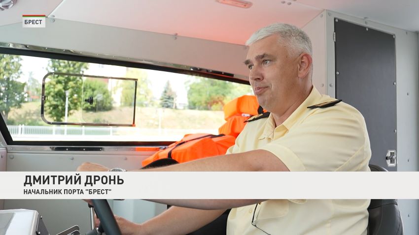Первый белорусский электрокатамаран тестируют в Брестской области