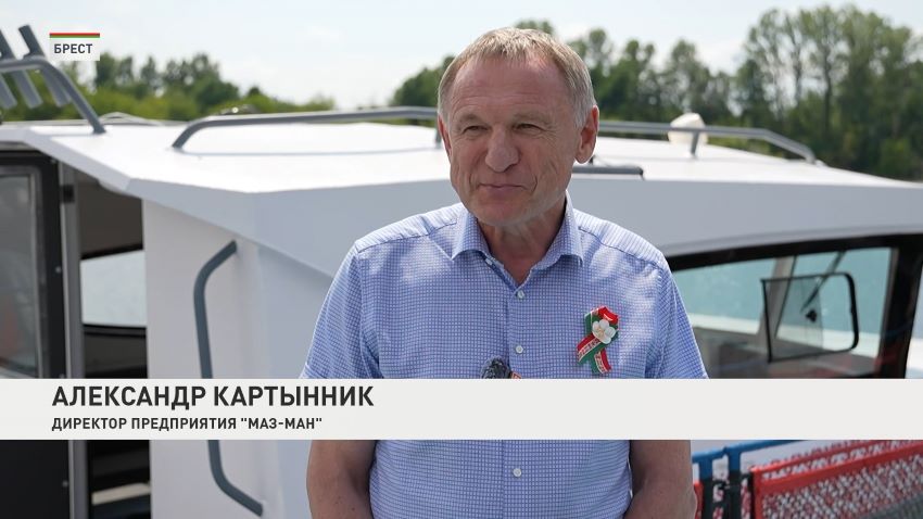 Первый белорусский электрокатамаран тестируют в Брестской области