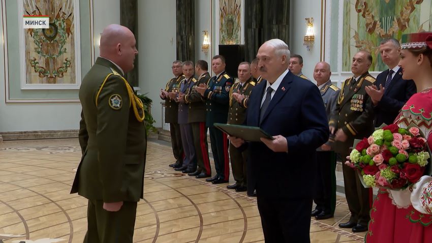 Лукашенко: по-настоящему суверенной может быть только страна с сильной и преданной народу армией