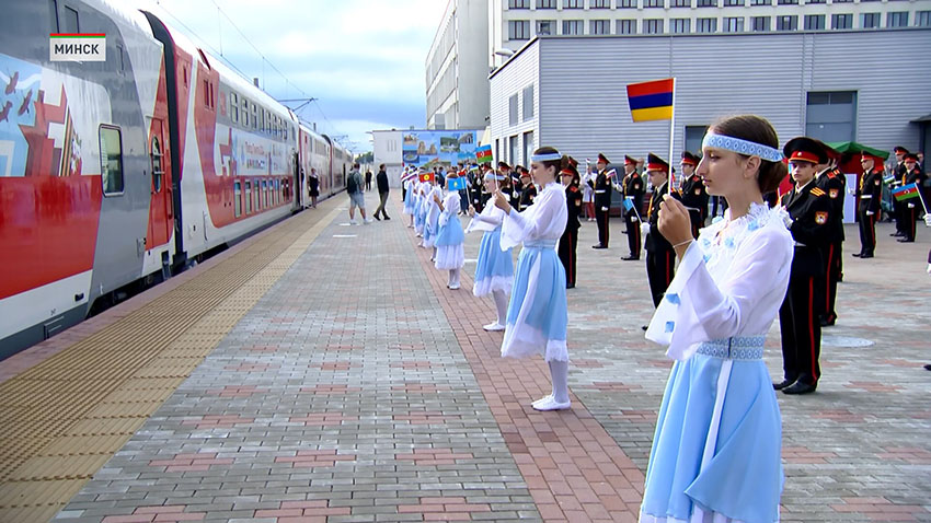 возможность проведения форума регионов, еще и в таком формате сегодня по видеосвязи обсудили сенаторы двух стран