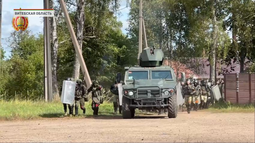 Вольфович проинспектировал отработку навыков военнослужащими и мобилизованными проверяемой бригады ВВ МВД