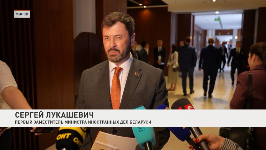 Лукашенко проводит встречу с заместителем председателя КНР Хань Чжэном