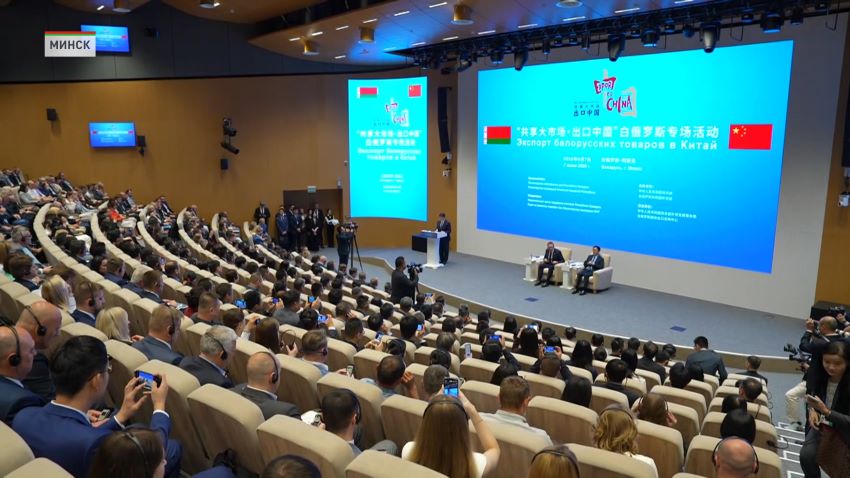 Лукашенко проводит встречу с заместителем председателя КНР Хань Чжэном