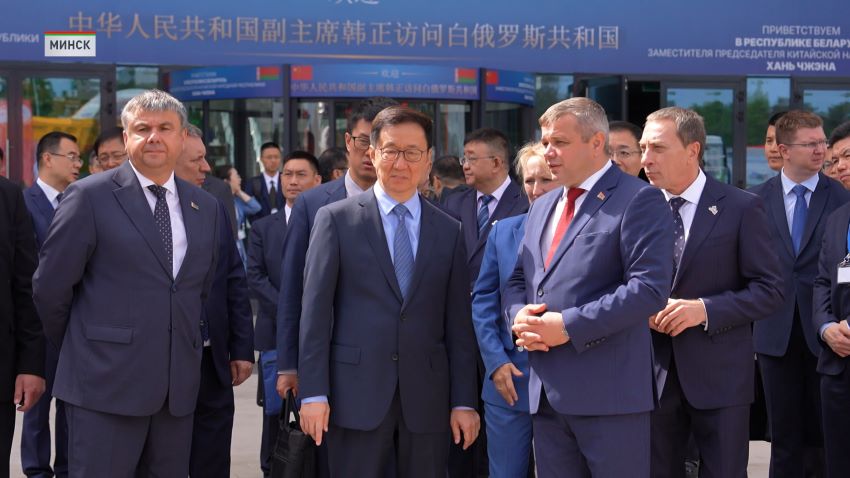 Лукашенко проводит встречу с заместителем председателя КНР Хань Чжэном