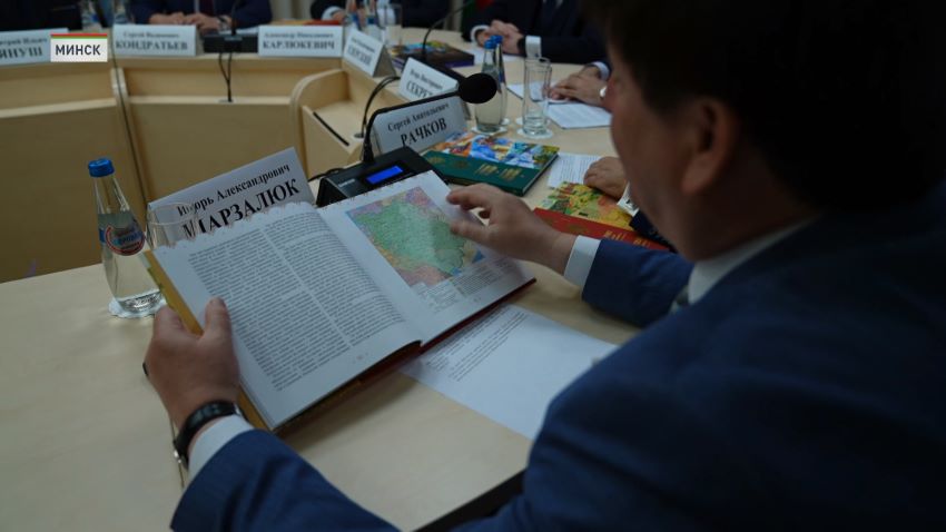 Донести правду о Беларуси – четырехтомник об истории страны презентовали в Минске