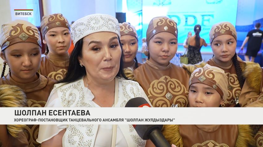 Выставка «За гранью видимого. Миры Никаса Сафронова» открылась в концертном зале «Витебск»
