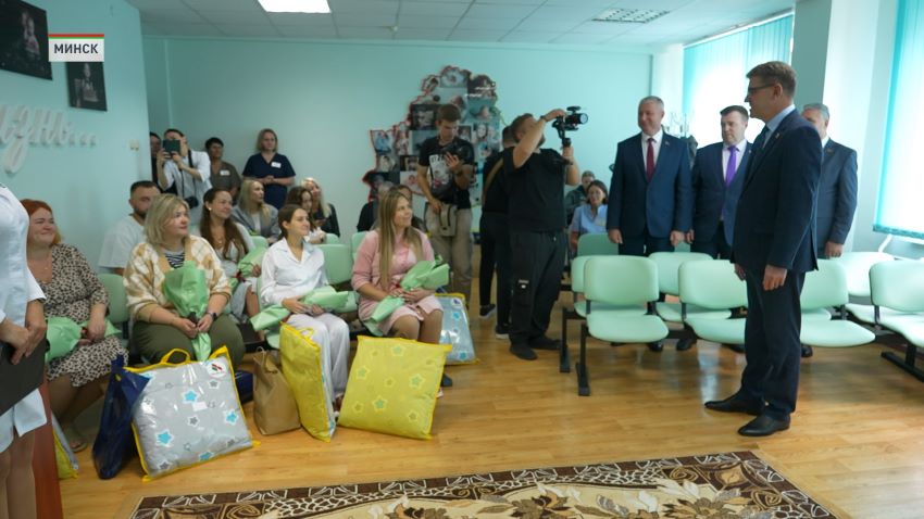 В Минске поздравили мам, родивших малышей в День города