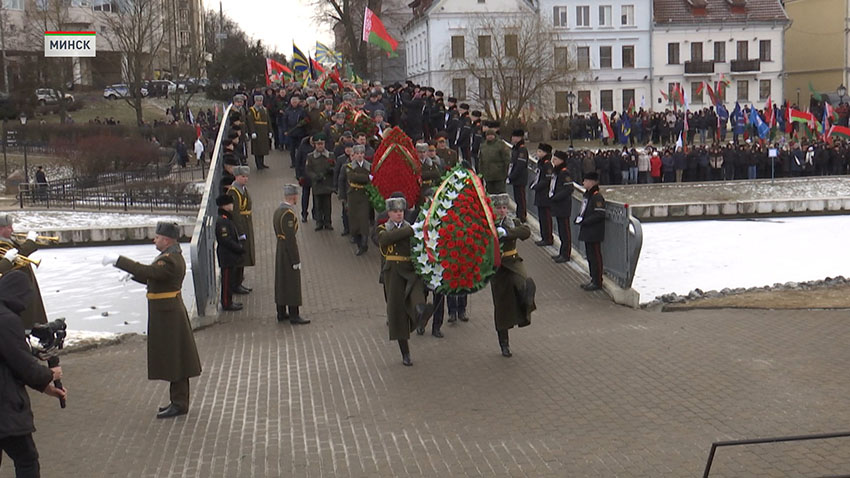 Почти 10 лет советские солдаты противостояли в Афганистане зачаткам международных террористических организаций, религиозным экстремистам, наркотрафику