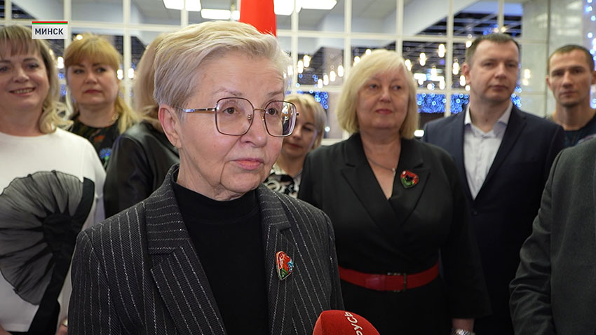 2,5 тысячи человек 16 января собрались во Дворце Республики, где прошел концерт «Наши любимые песни»
