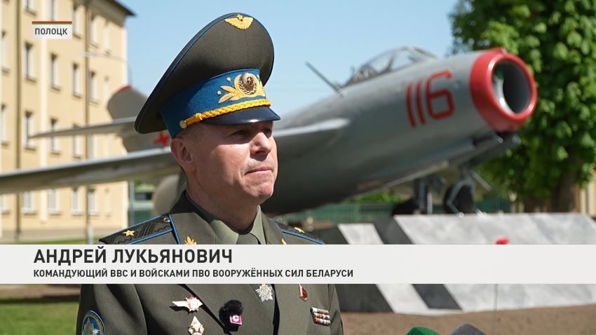В Полоцком кадетском училище установили копию самолета МиГ-15 в память о летчиках – Героях Беларуси