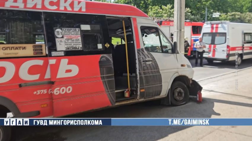 В Минске маршрутка въехала в столб: пострадали 5 пассажиров