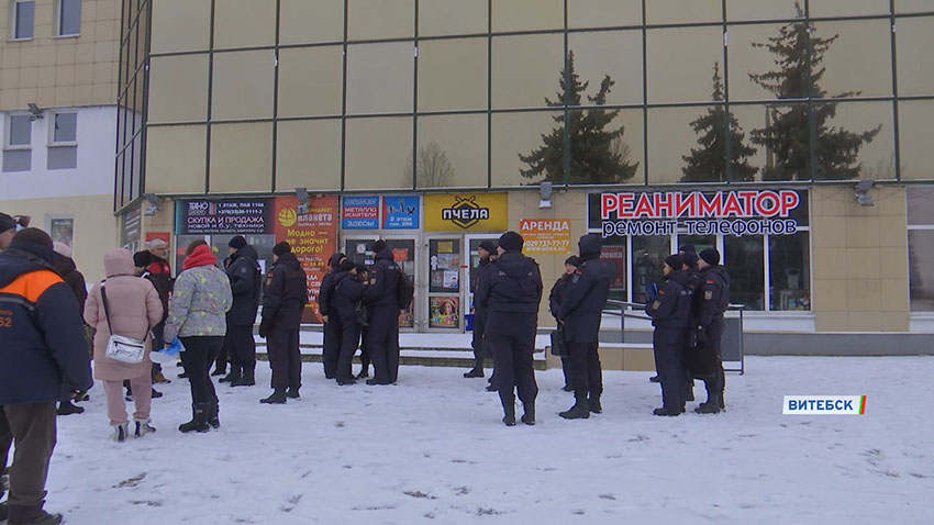 В Витебске продолжают разбираться в причинах пожара в торговом центре.