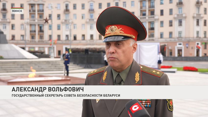 Руководители силовых ведомств Беларуси возложили цветы к Монументу Победы в Минске