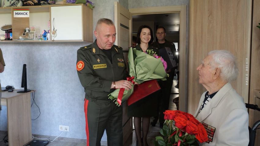 Представители Минобороны поздравили ветерана ВОВ Михаила Шашкова со 100-летним юбилеем