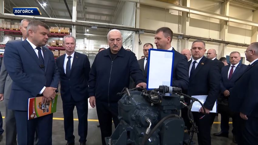 Александр Лукашенко совершил рабочую поездку в Логойский район